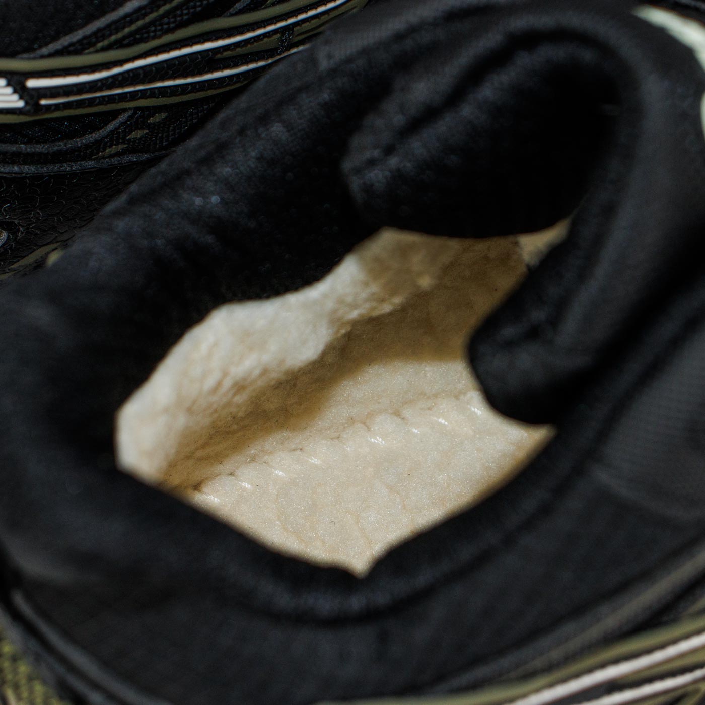 Кроссовки Asics Gel-Kahana 8 Mid Black Green with Fur