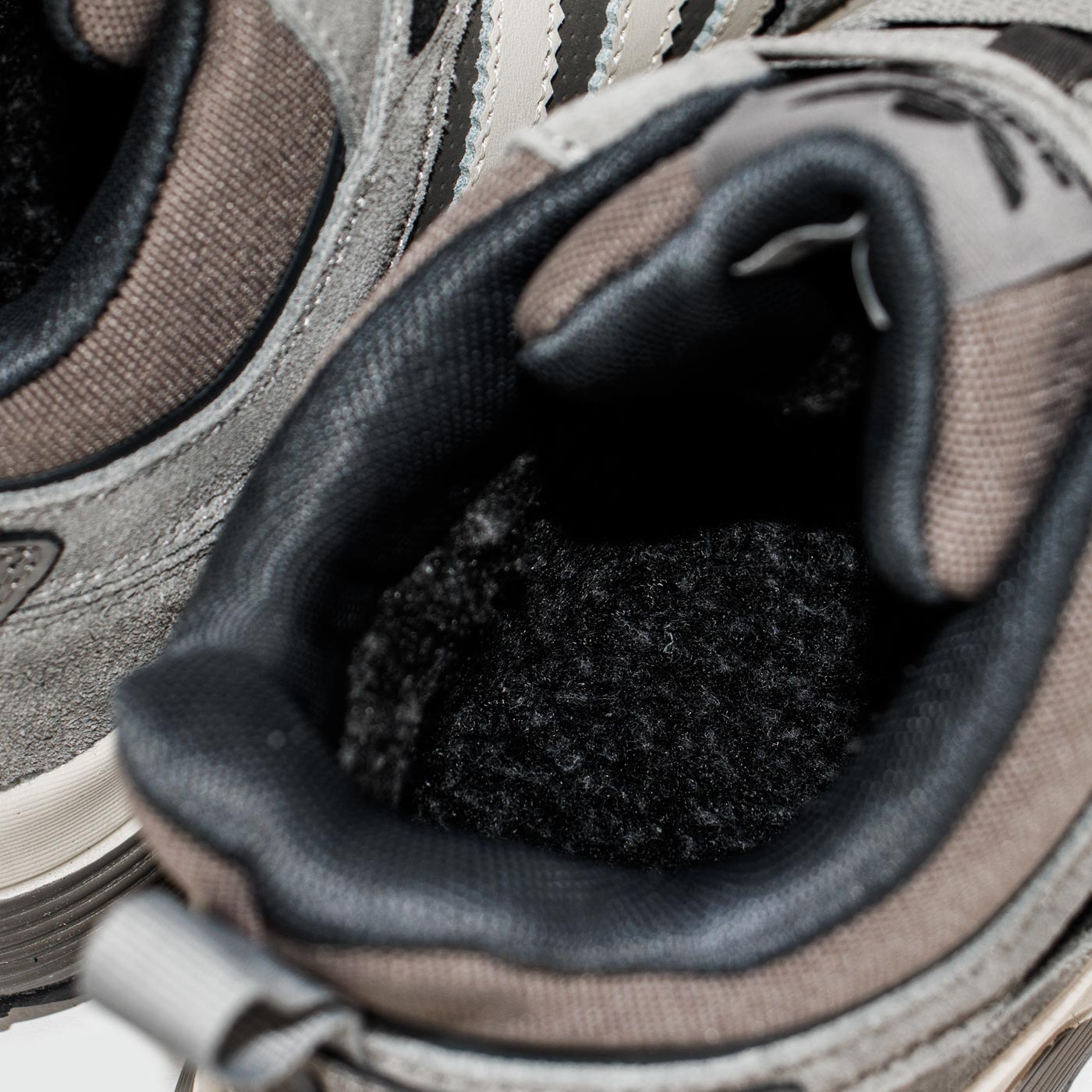Кроссовки Adidas Retropy F2 Mid Grey / White with Fur Кроссовки Adidas Retropy F2 Mid Grey / White with Fur