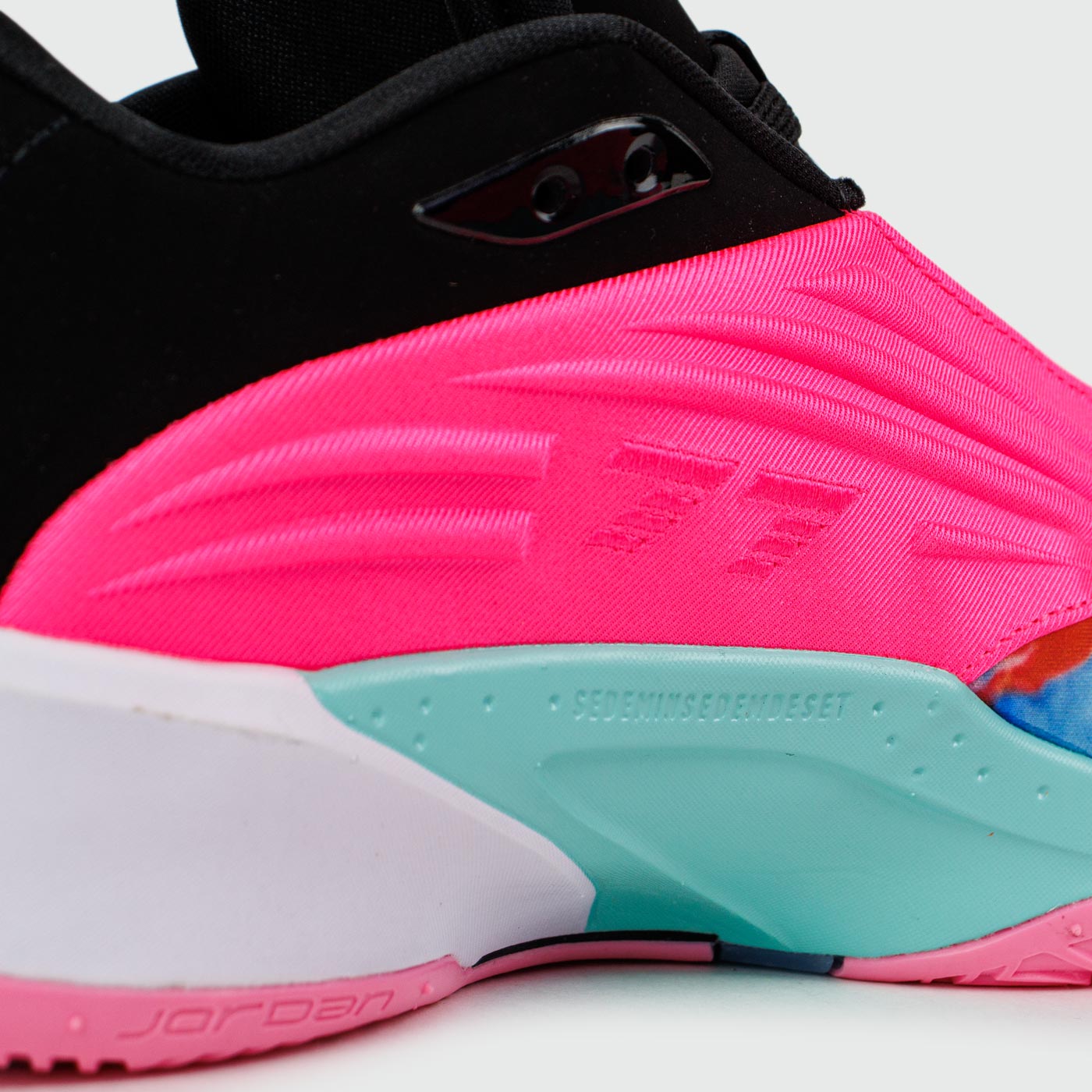Кроссовки Air Jordan Luka 3 Pink Black Кроссовки Air Jordan Luka 3 Pink Black